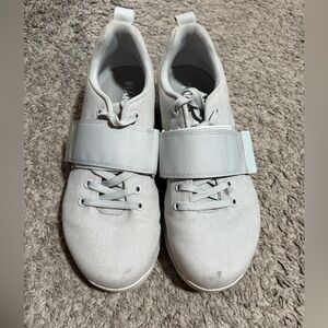 NOBULL canvas lifters